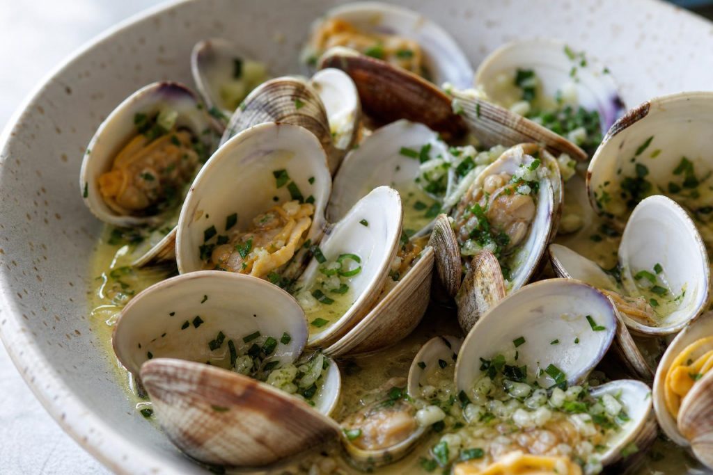 Garlic Butter Steamed Clams: 38g Protein Per Serving