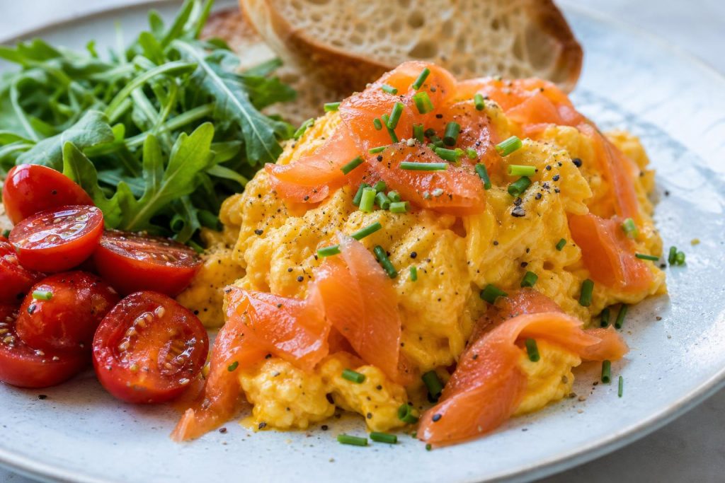 High-Protein Breakfast Scramble with Smoked Salmon and Eggs: 42g Protein Per Serving