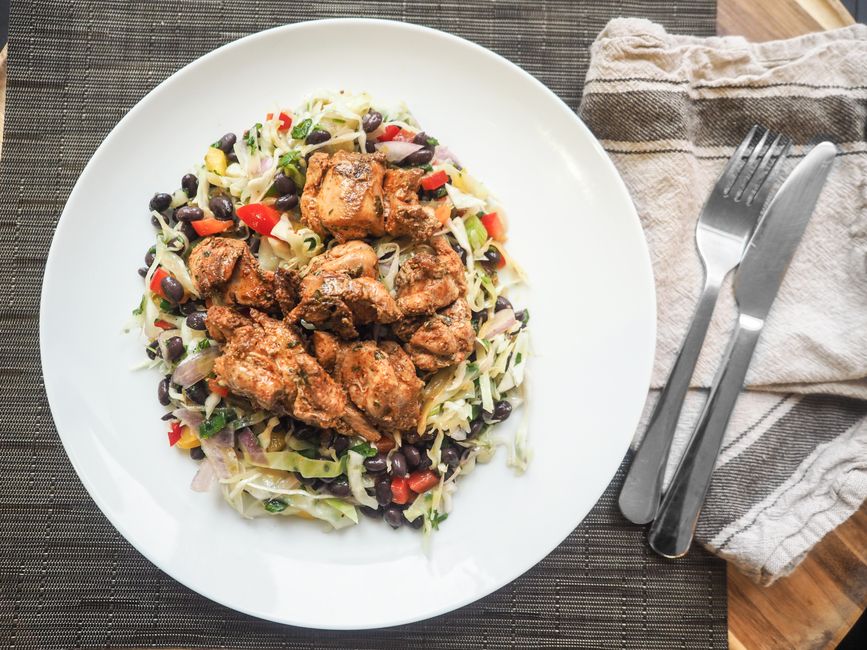 High-Protein Grilled Chicken Salad with Black Beans and Mango: 38g Protein Per Serving