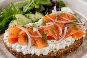 Protein-Packed Smoked Salmon & Cottage Cheese Toast: 32g Protein Per Serving