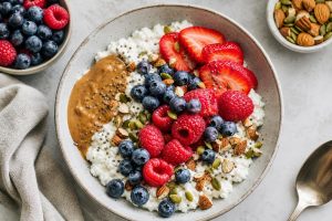 High-Protein Cottage Cheese & Berry Power Bowl: 38g Protein Per Serving
